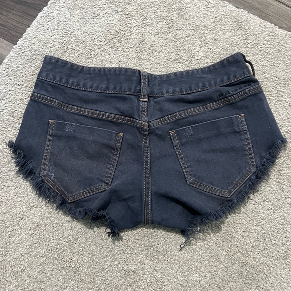 Billabong Shorts - Picture 2 of 3